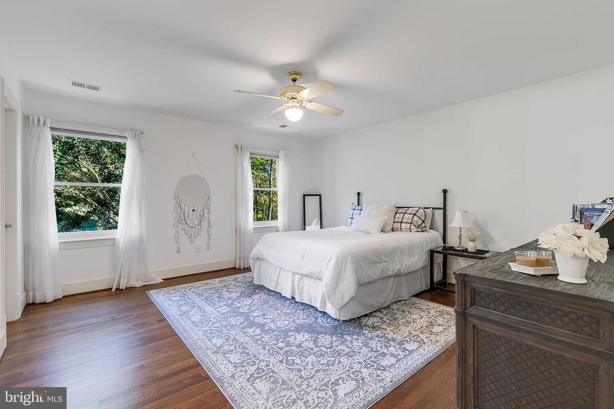 2404 OAKMONT COURT