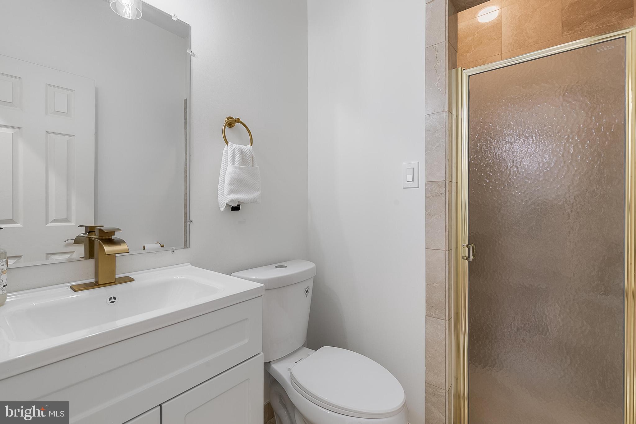 2404 OAKMONT COURT