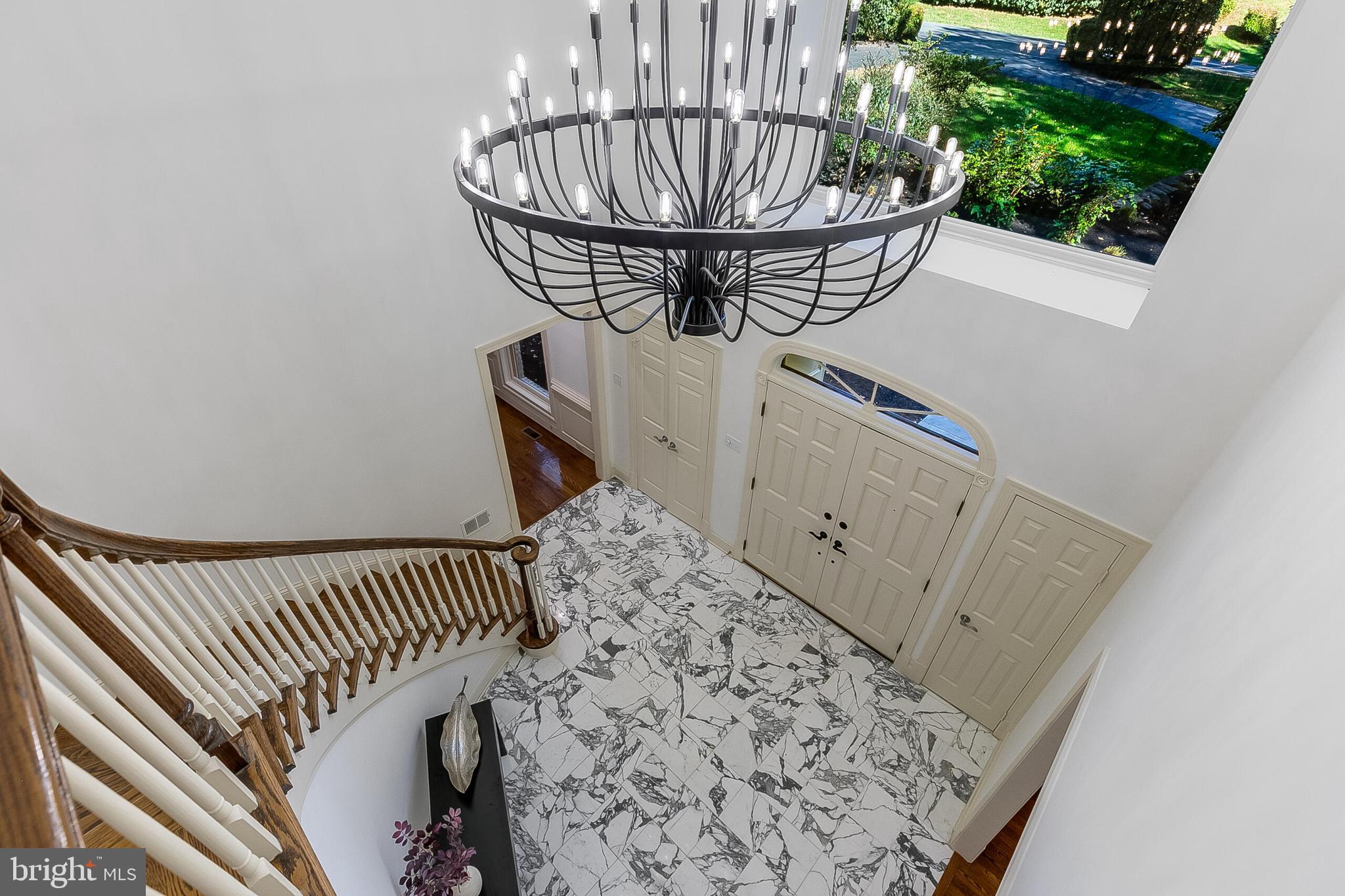 2404 OAKMONT COURT