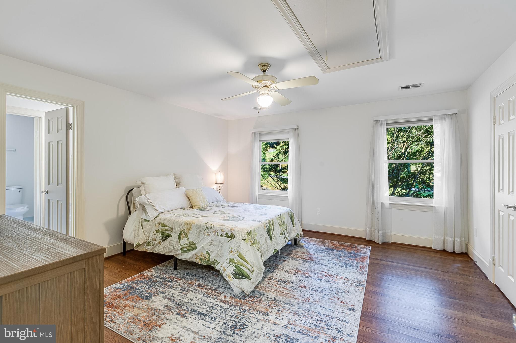 2404 OAKMONT COURT
