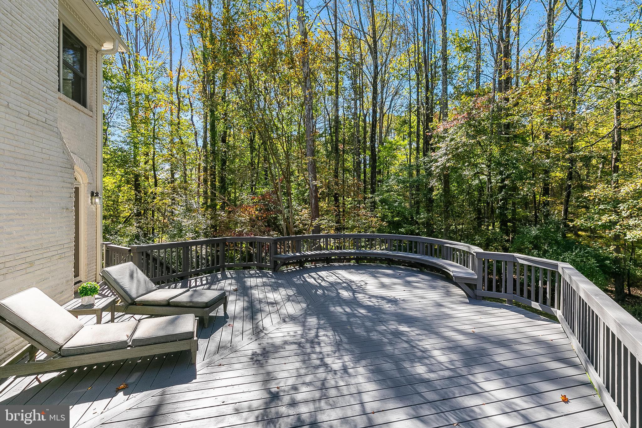 2404 OAKMONT COURT