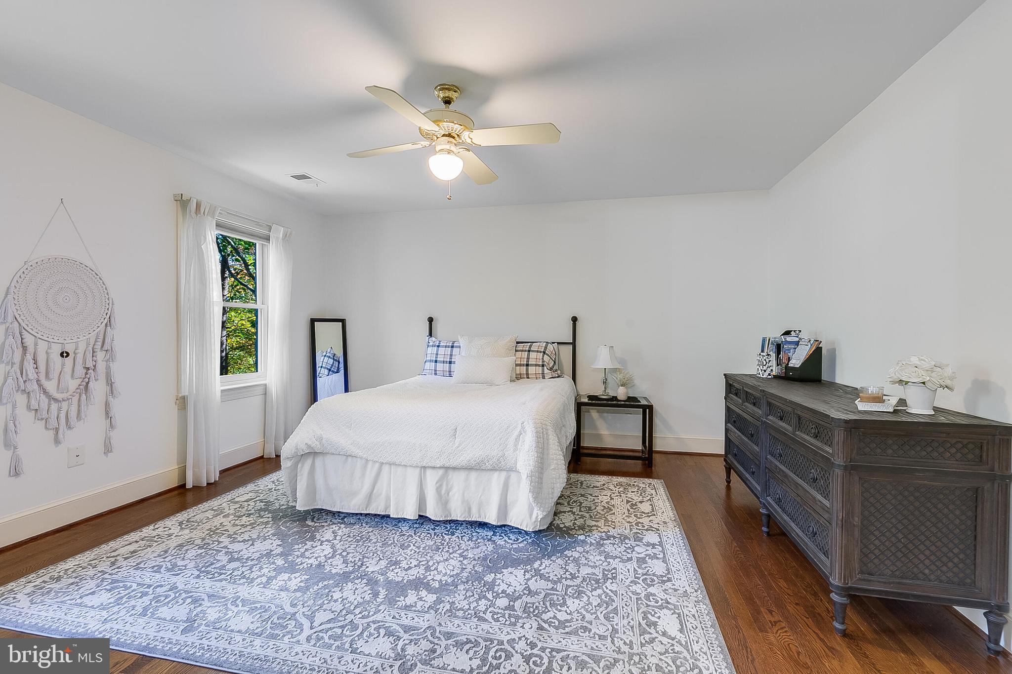 2404 OAKMONT COURT