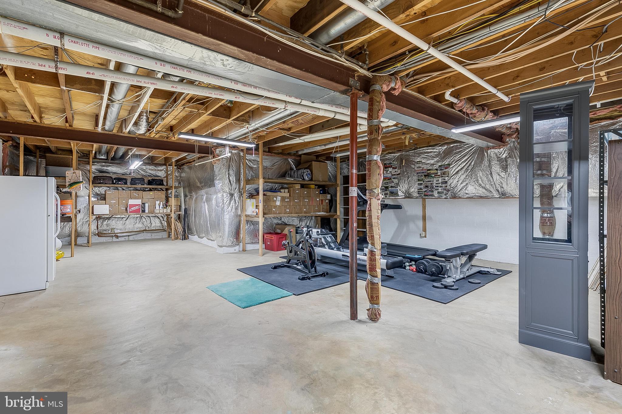 2404 OAKMONT COURT