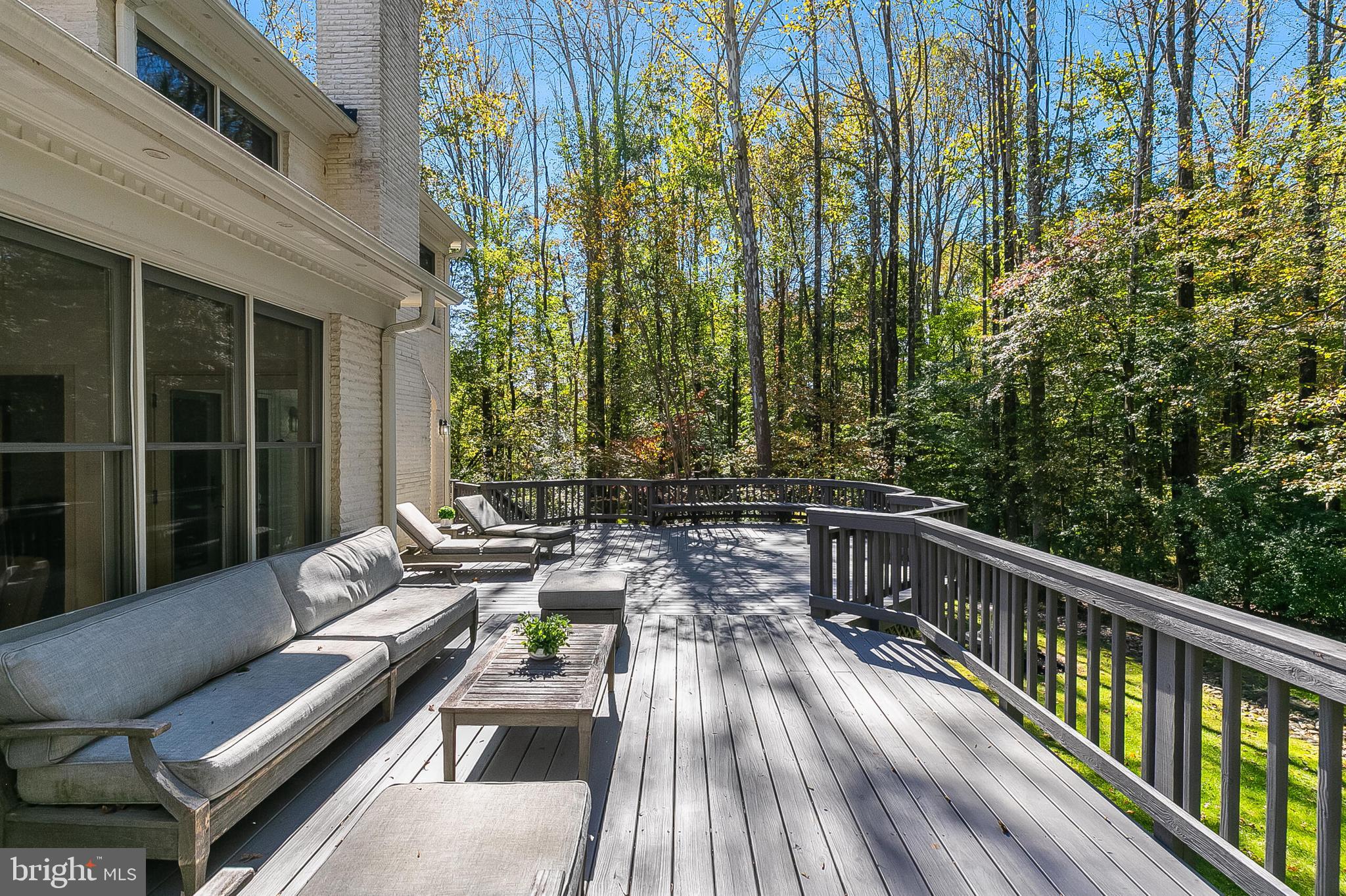 2404 OAKMONT COURT