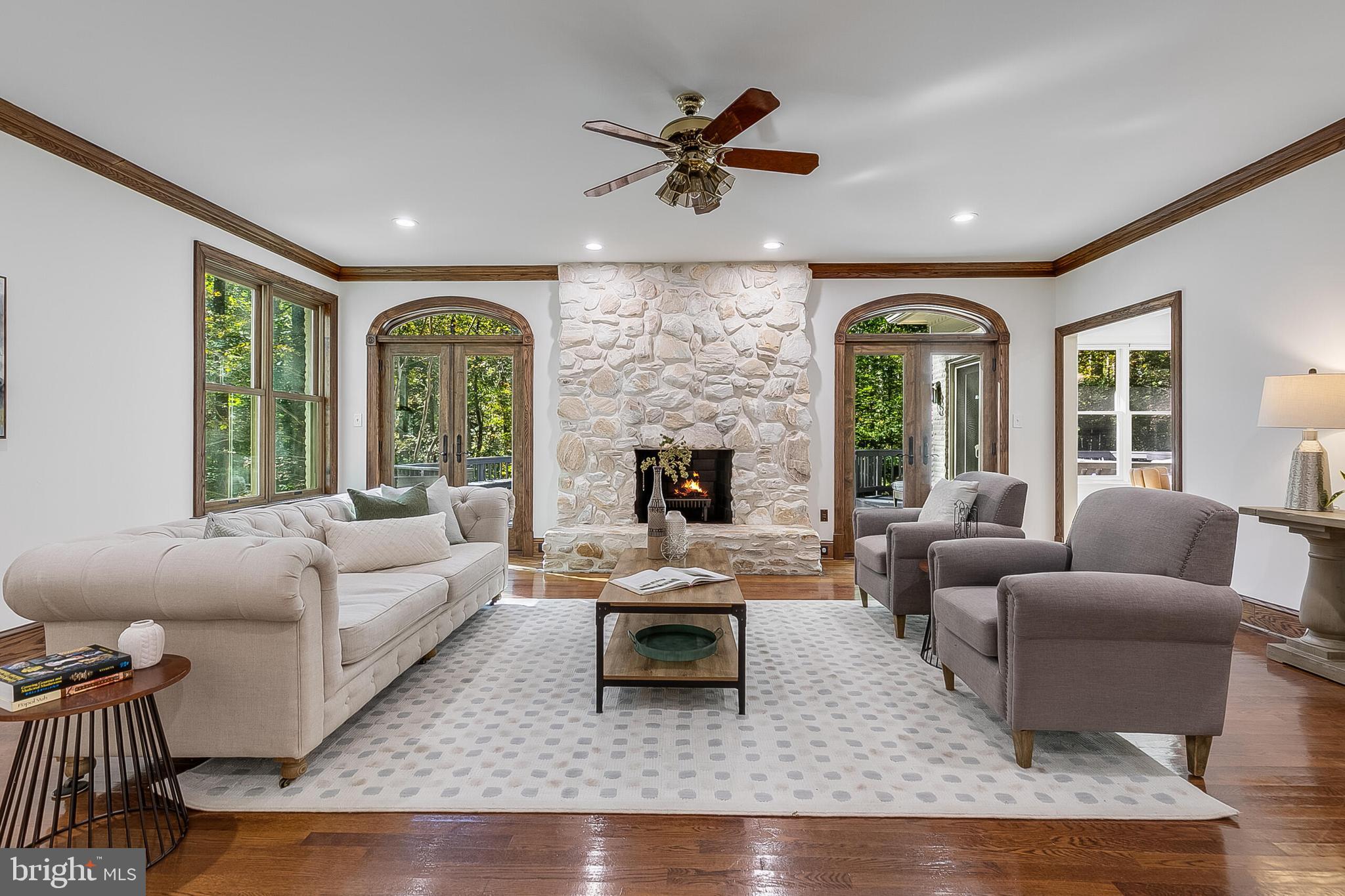 2404 OAKMONT COURT