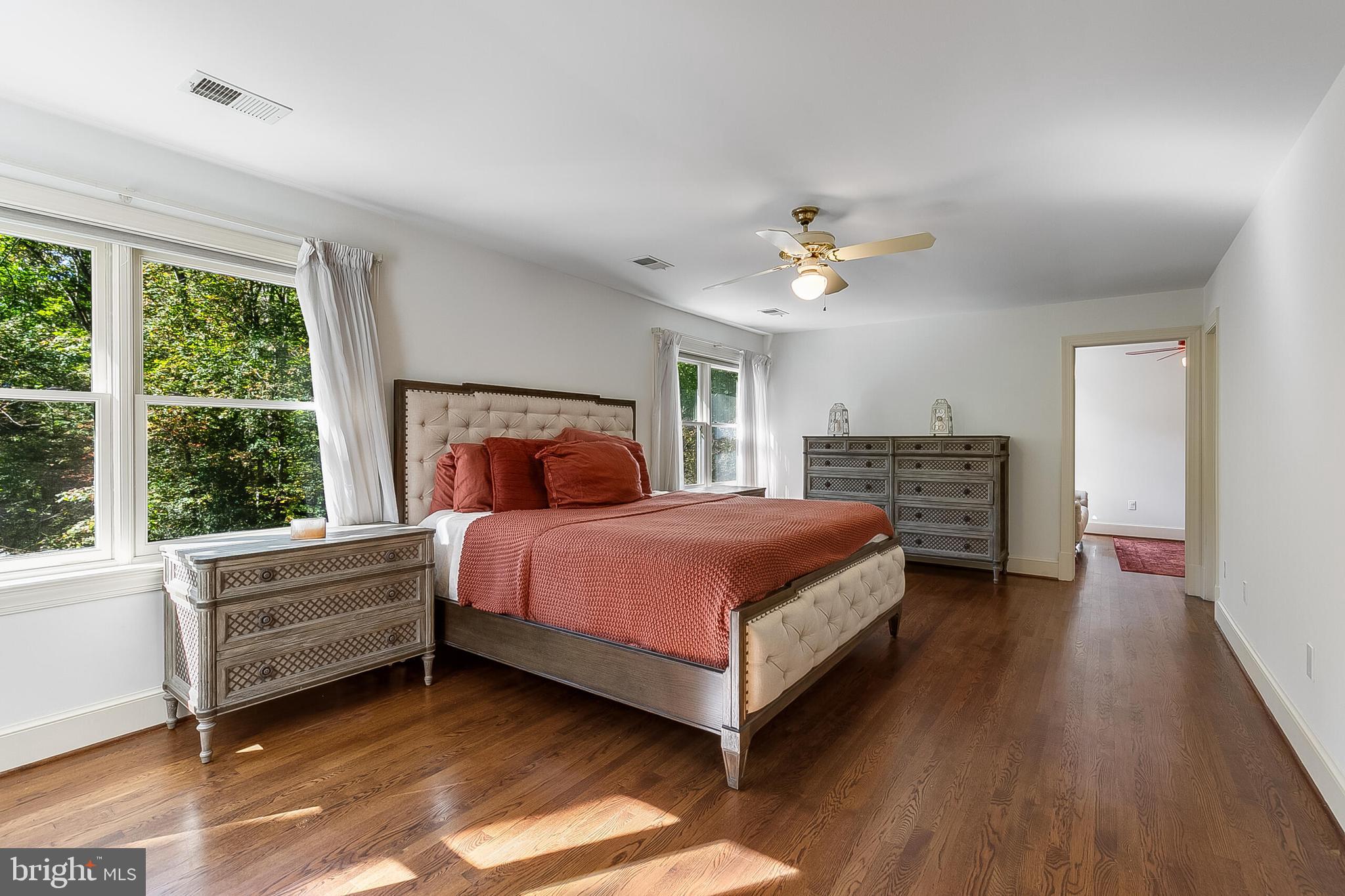 2404 OAKMONT COURT