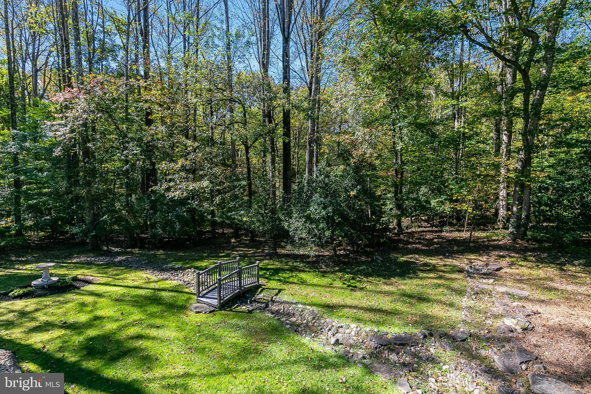 2404 OAKMONT COURT