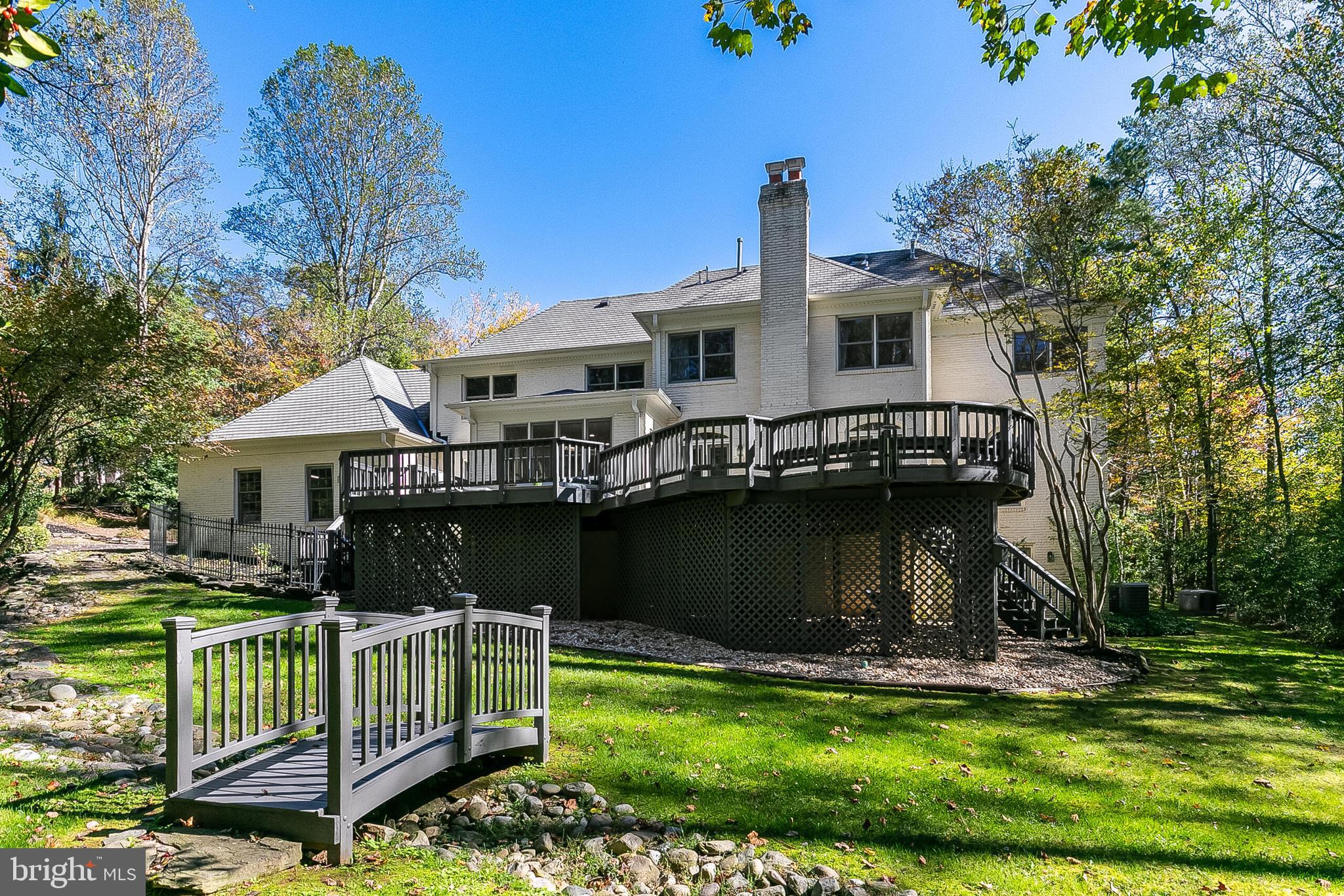 2404 OAKMONT COURT