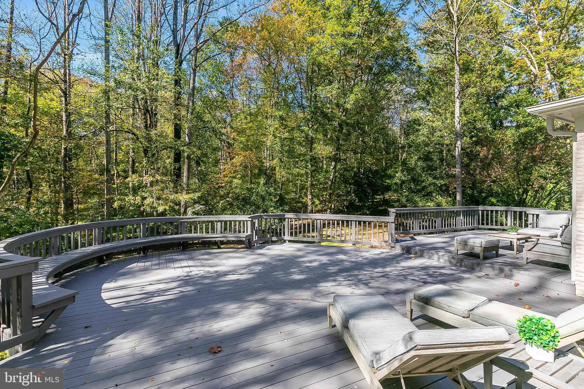 2404 OAKMONT COURT