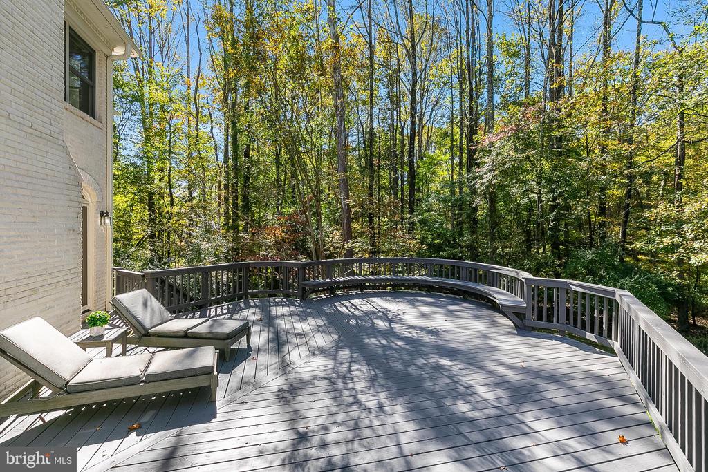 2404 OAKMONT COURT