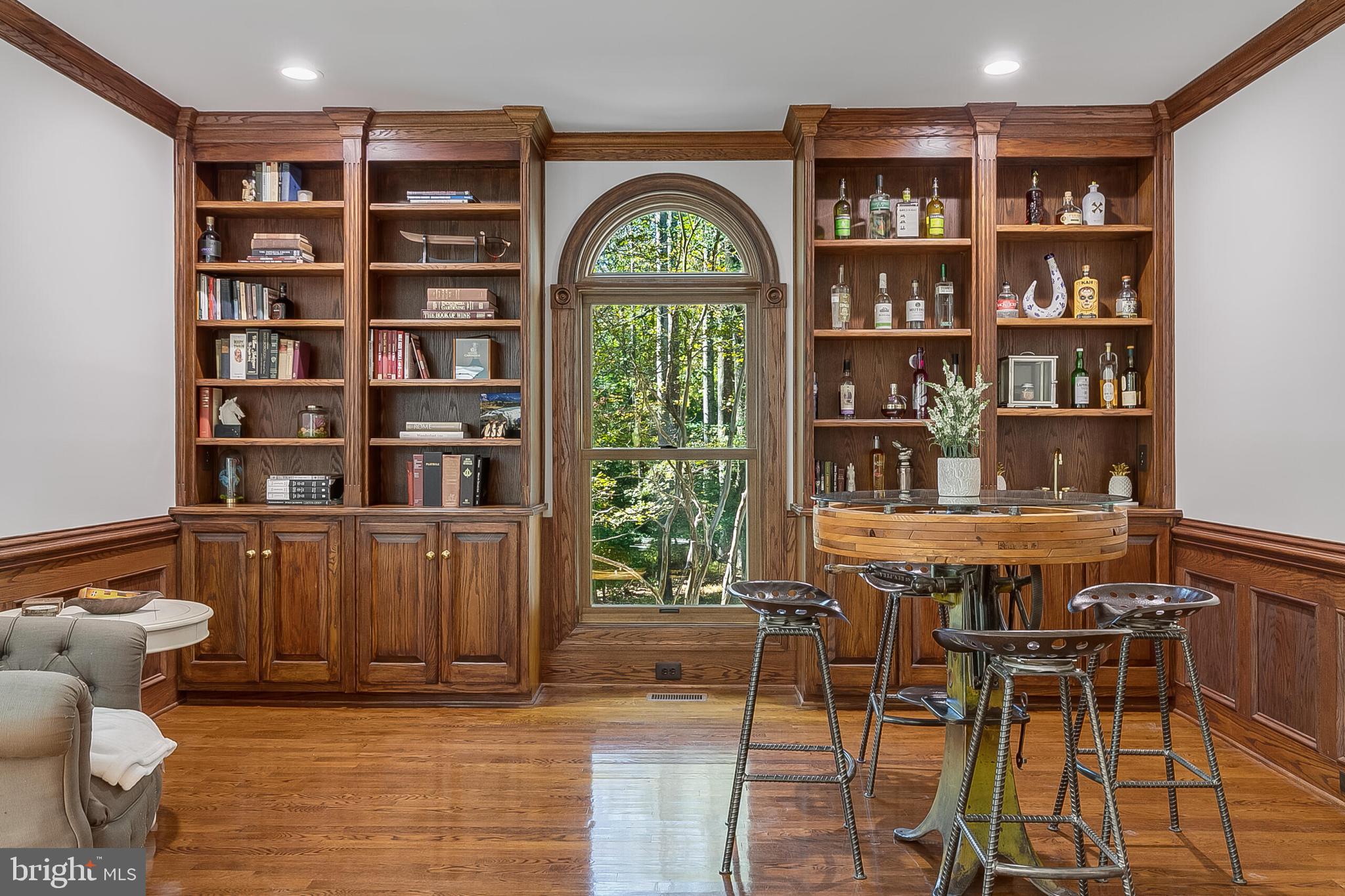 2404 OAKMONT COURT