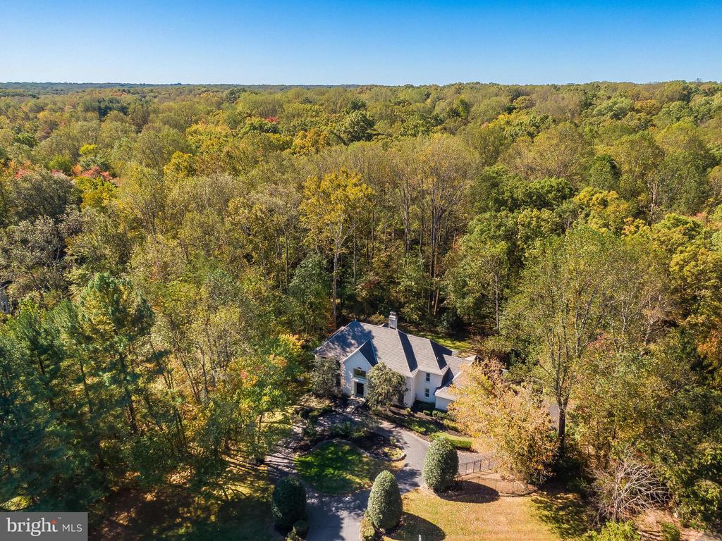 2404 OAKMONT COURT