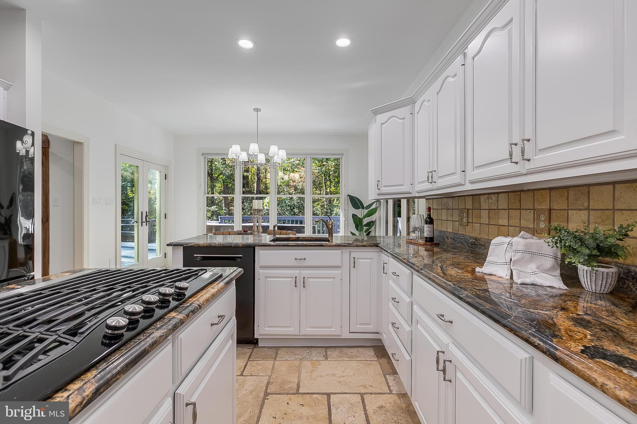 2404 OAKMONT COURT