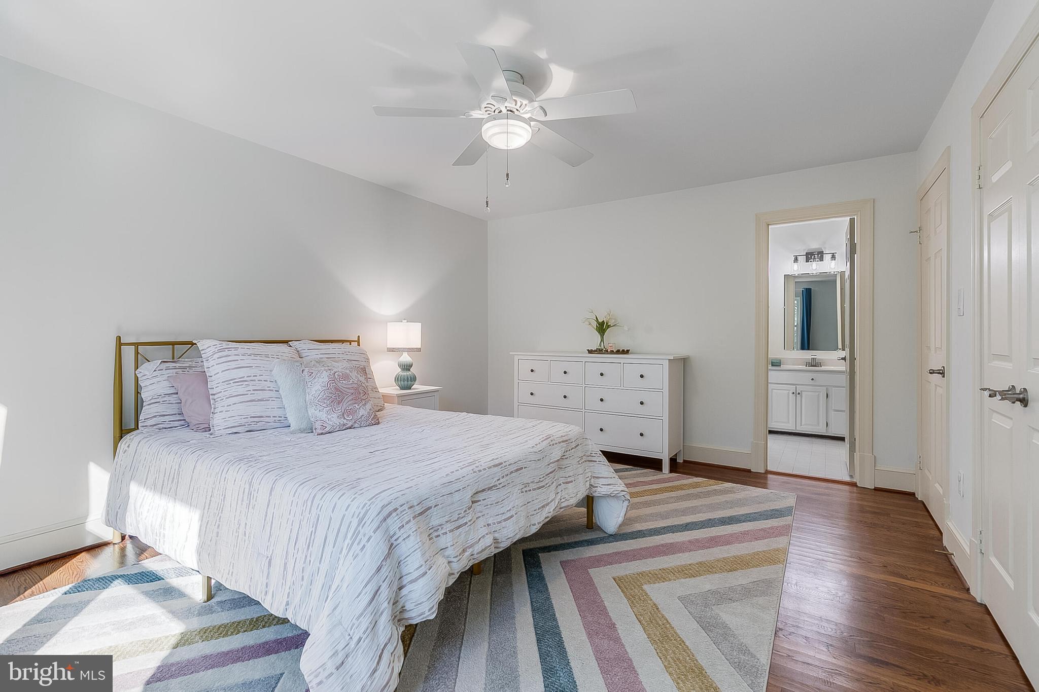 2404 OAKMONT COURT