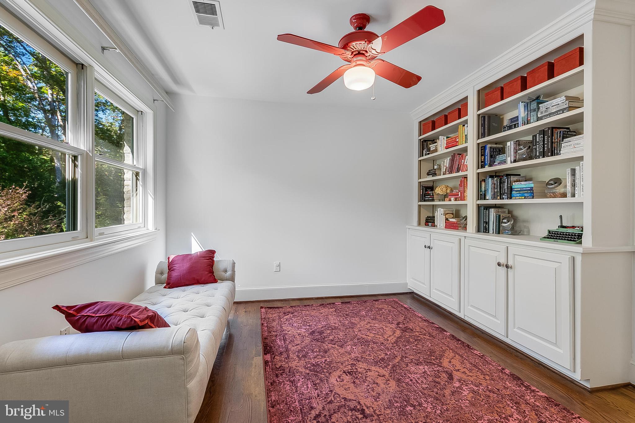 2404 OAKMONT COURT