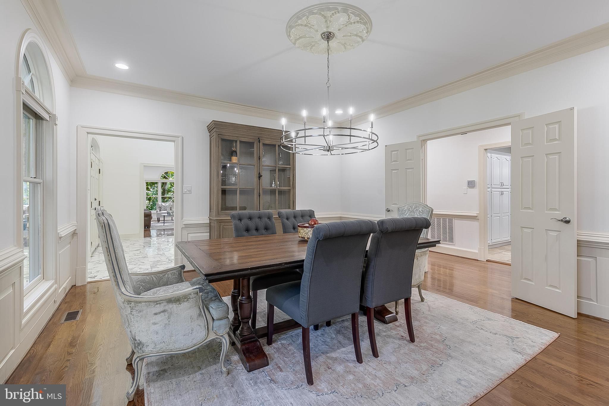 2404 OAKMONT COURT