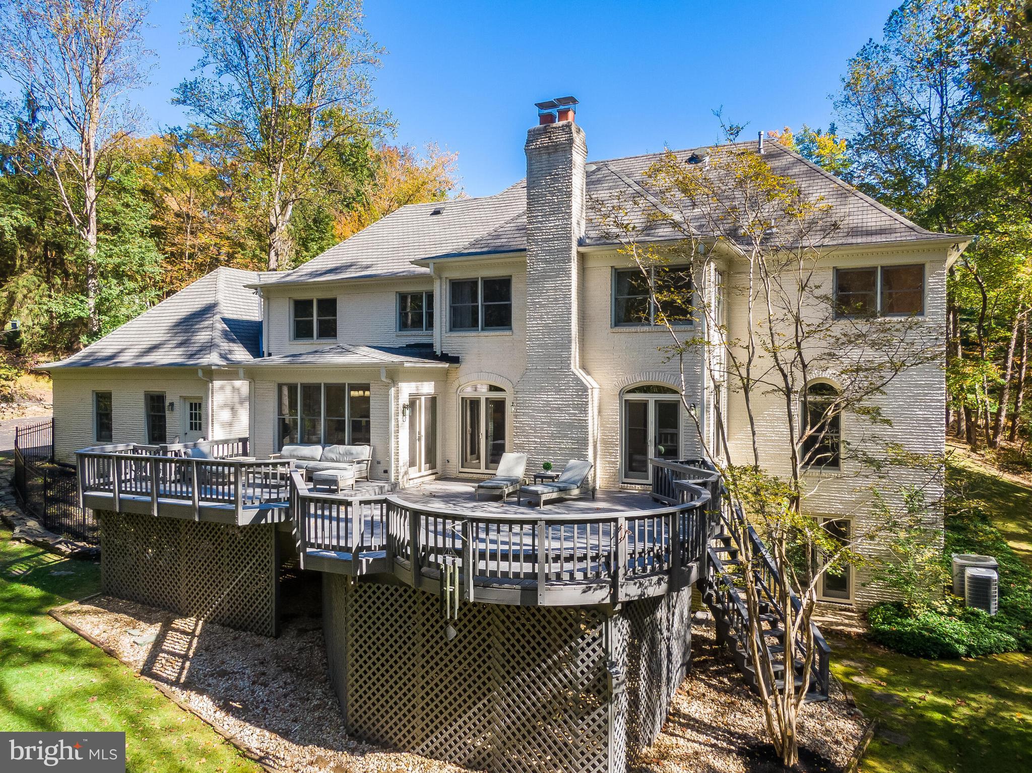 2404 OAKMONT COURT