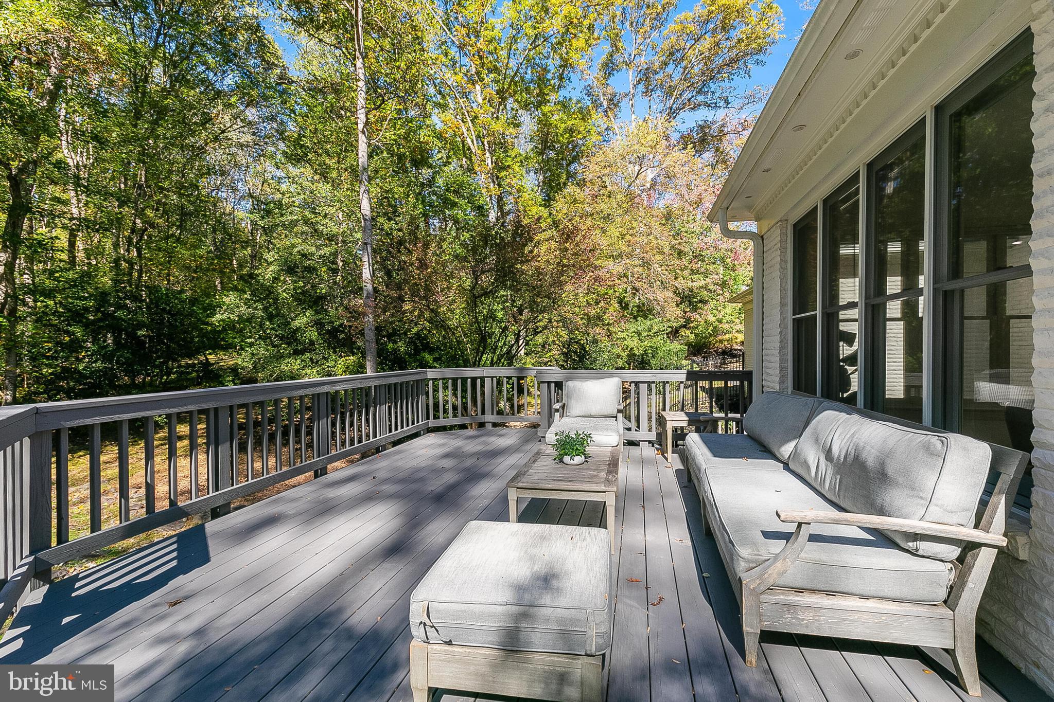 2404 OAKMONT COURT