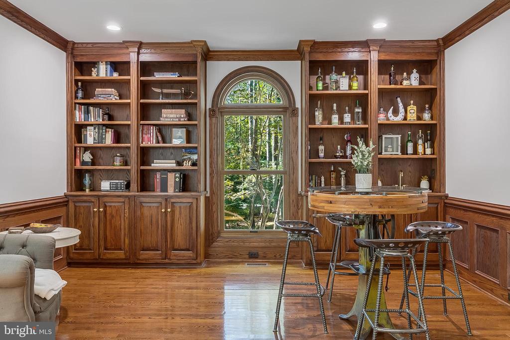 2404 OAKMONT COURT