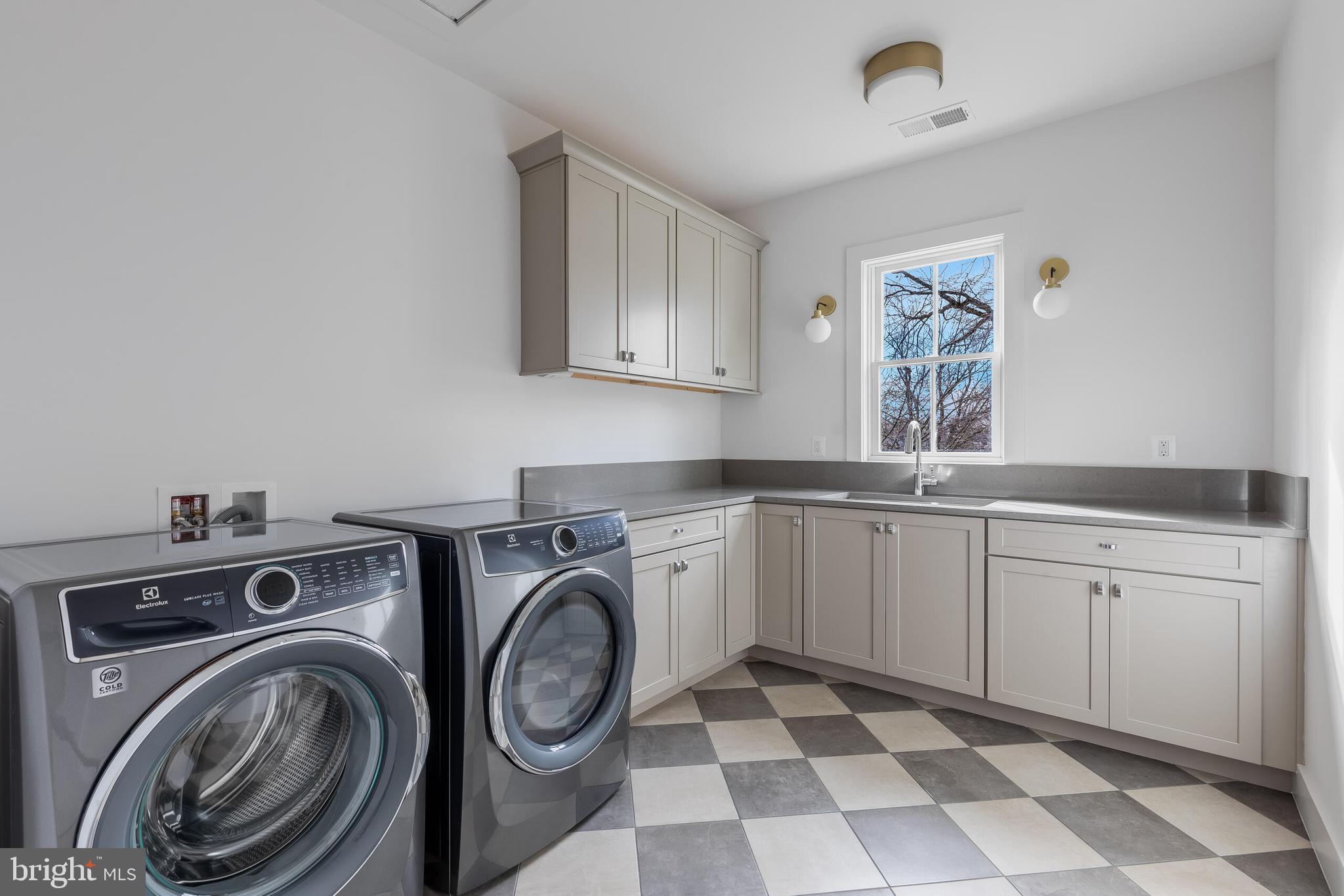 123 TAPAWINGO ROAD SW