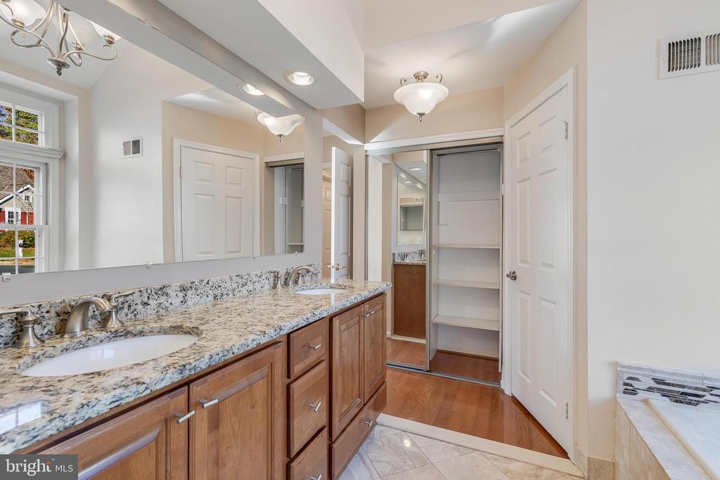11620 OLD BROOKVILLE COURT