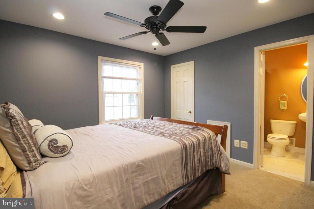 8019 AGIN COURT