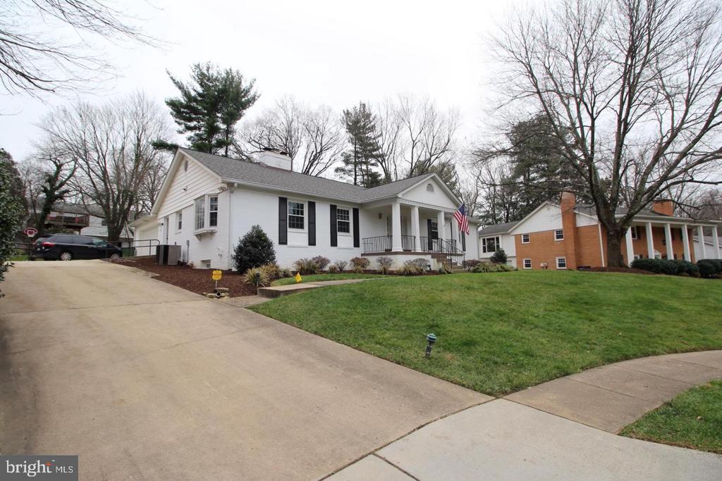 8019 AGIN COURT