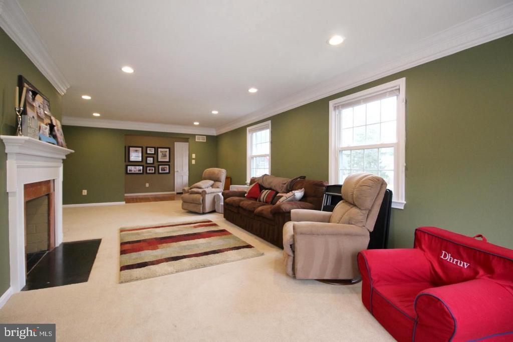 8019 AGIN COURT