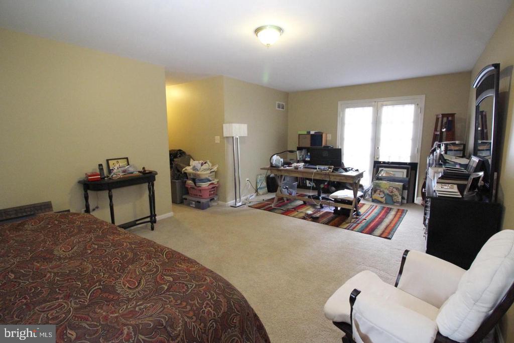 8019 AGIN COURT