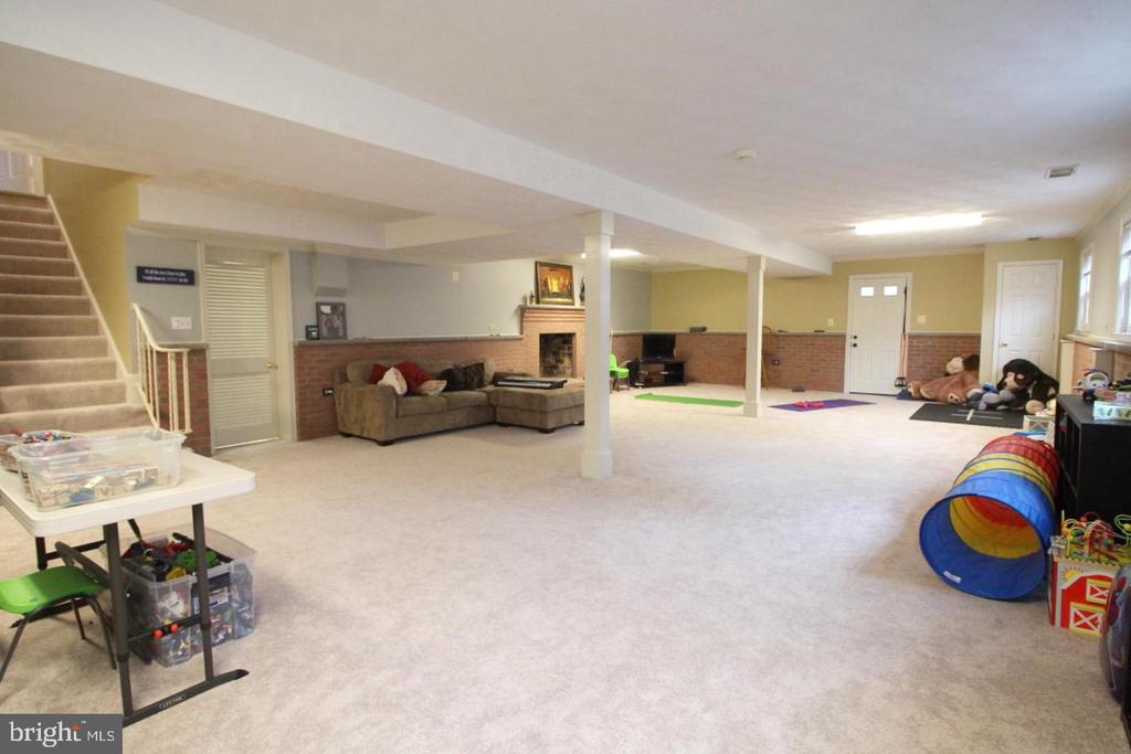 8019 AGIN COURT