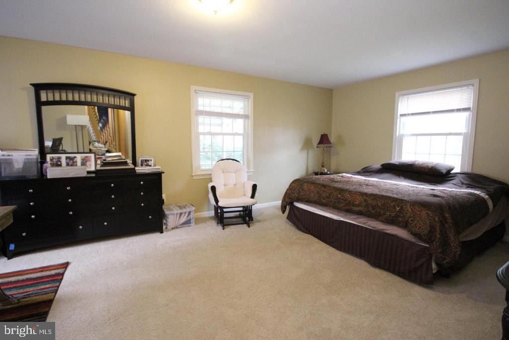 8019 AGIN COURT