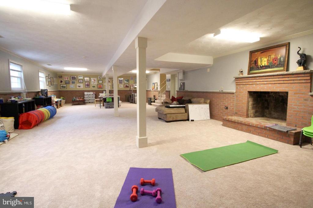 8019 AGIN COURT