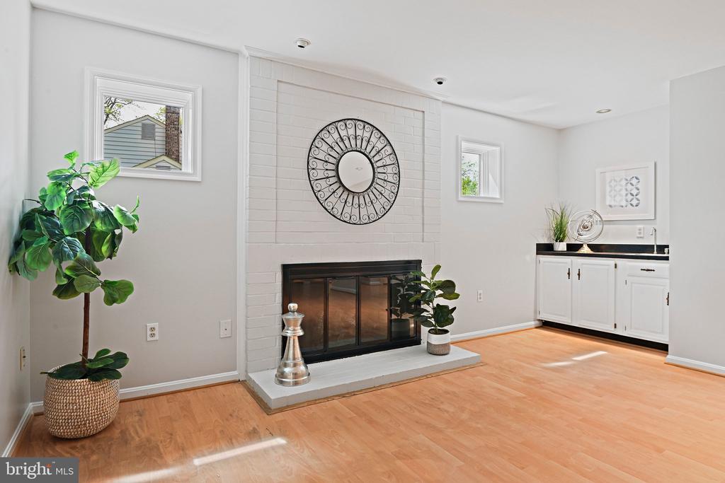 1505 SNUGHILL COURT