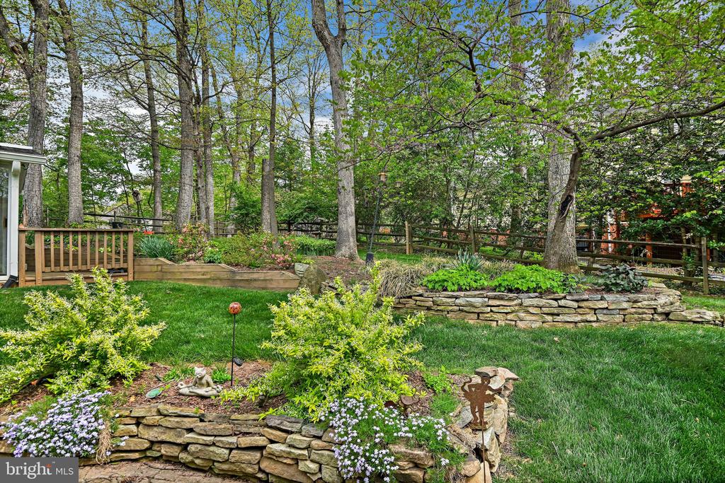 1505 SNUGHILL COURT