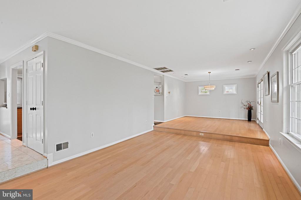 1505 SNUGHILL COURT