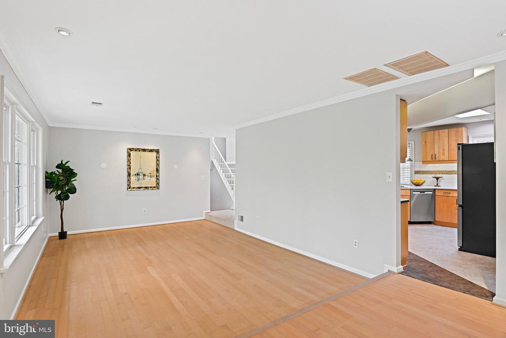 1505 SNUGHILL COURT