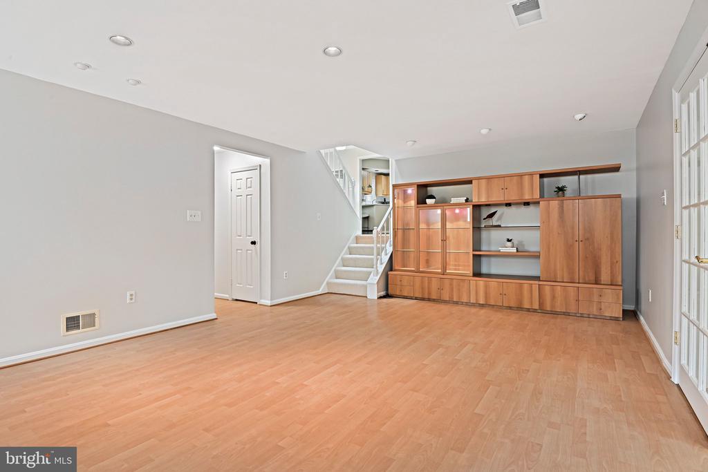 1505 SNUGHILL COURT