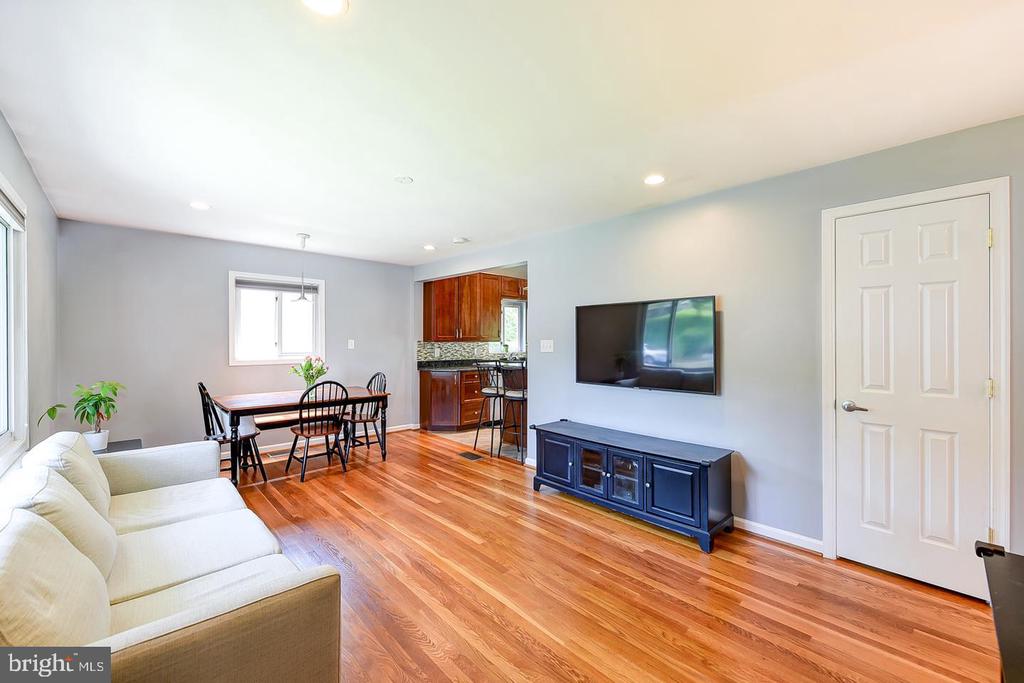 6429 MAPLEWOOD DRIVE