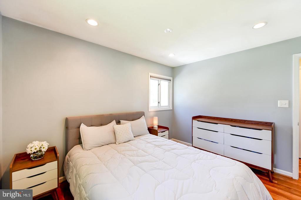 6429 MAPLEWOOD DRIVE