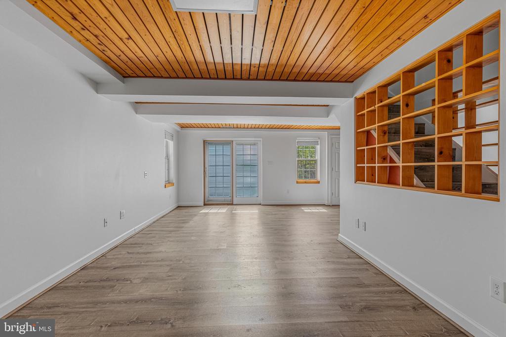 1646 STOWE ROAD