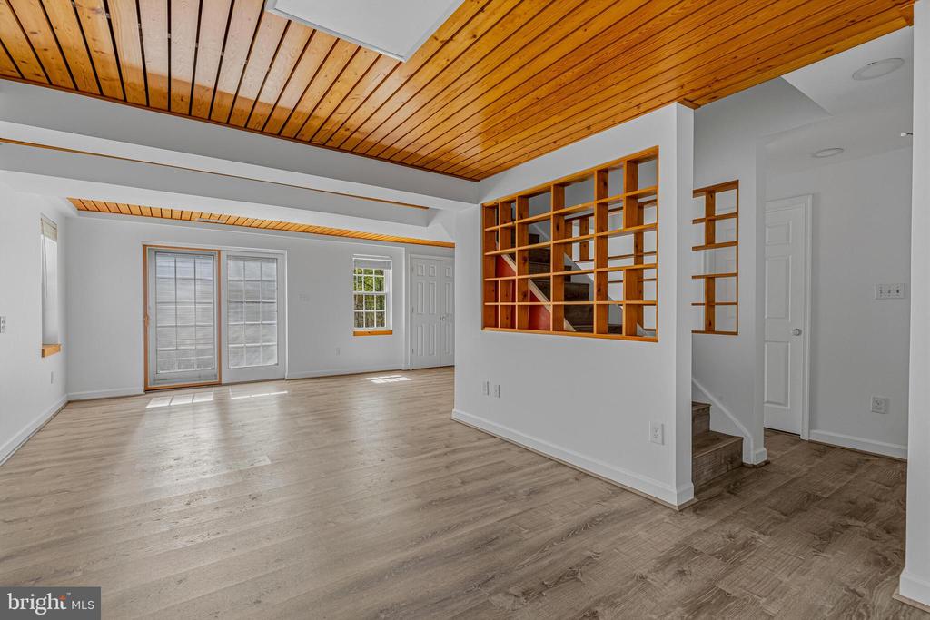 1646 STOWE ROAD