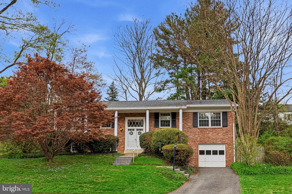 1322 CORDELIA COURT