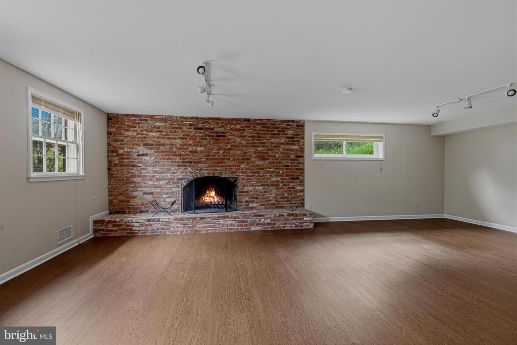 1322 CORDELIA COURT