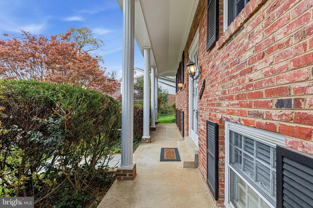 1322 CORDELIA COURT