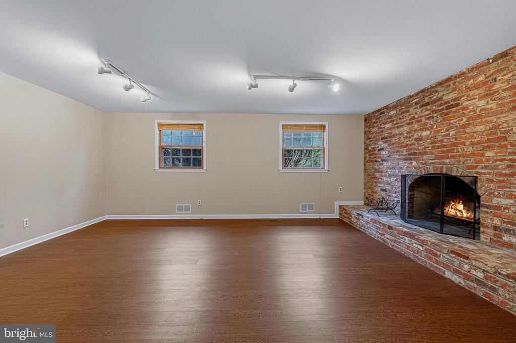1322 CORDELIA COURT
