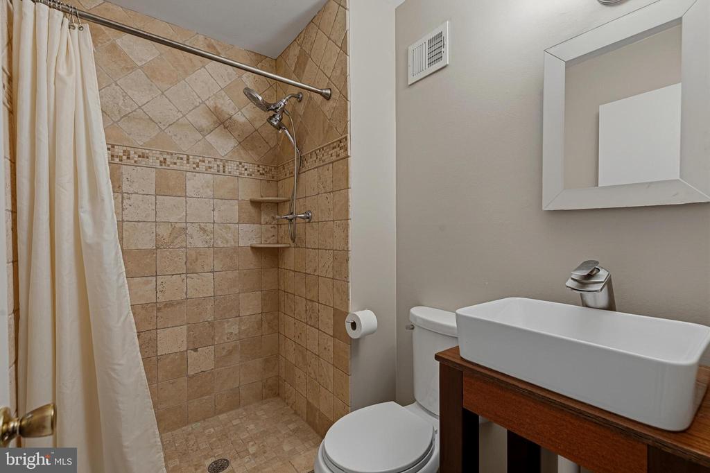 1322 CORDELIA COURT