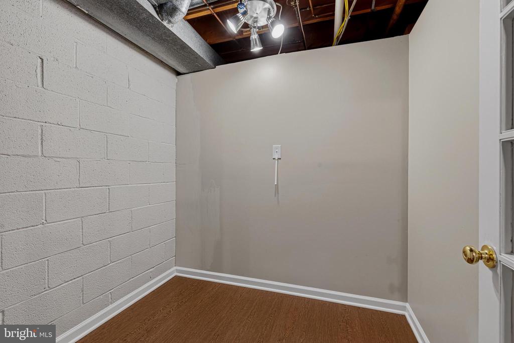 1322 CORDELIA COURT