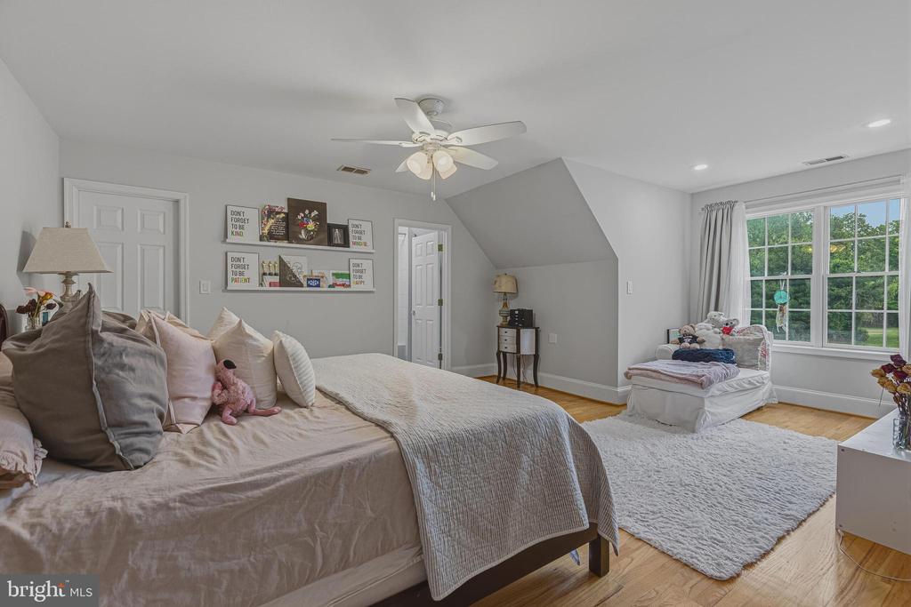 837 SENECA ROAD