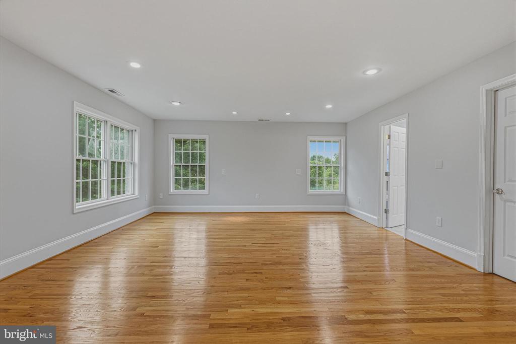 837 SENECA ROAD