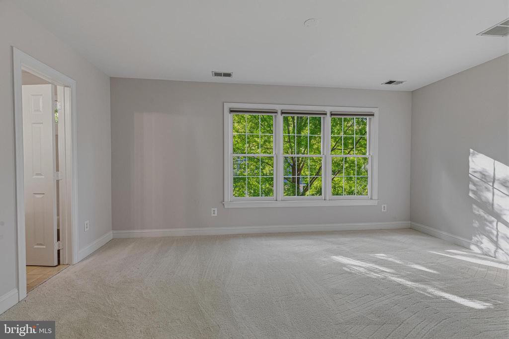4138 TIMBER LOG WAY